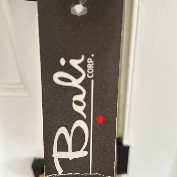 Super cute comfy and tailored top. 52% Cotton 44% polyester 4% spandex - Picture 2 of 3